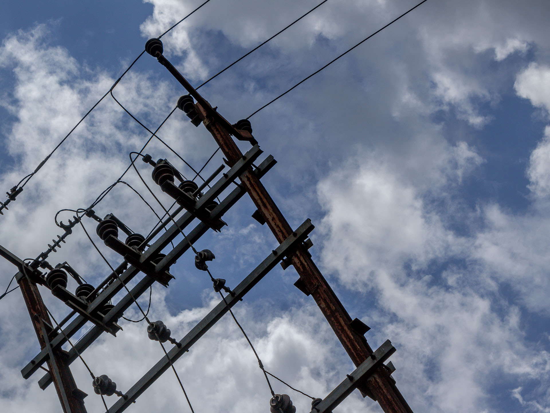 Yüksek Gerilim İşletme Sorumluluğu Neden Sürekli ve Profesyonel Hizmet Gerektirir?